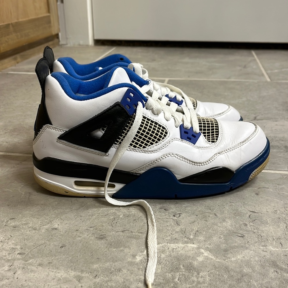 Jordan 4 retro size 6.5 men/8 women
